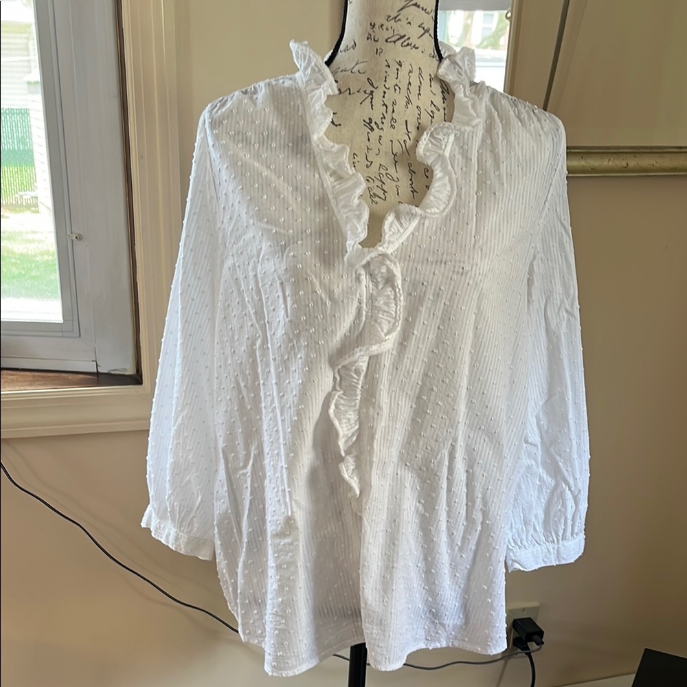 LC Lauren Conrad White Ruffled 3/4 Sleeve Blouse